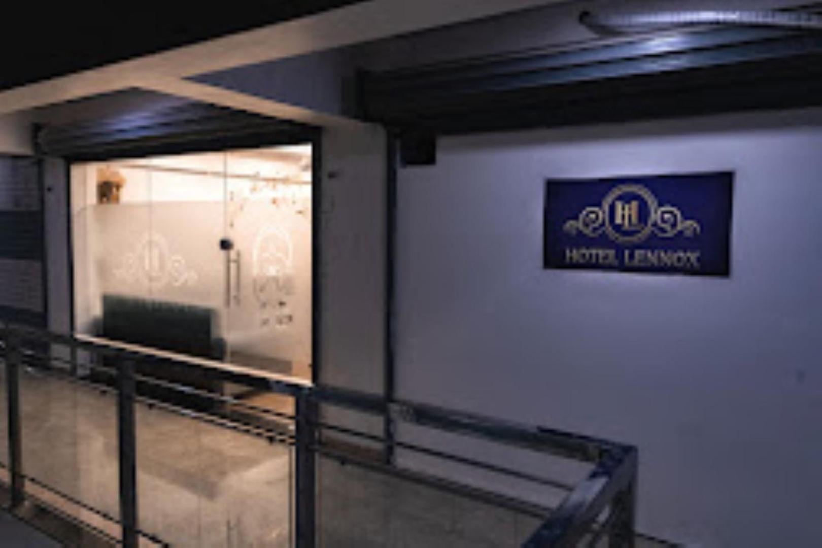 Lennox Hotel , スーラト エクステリア 写真